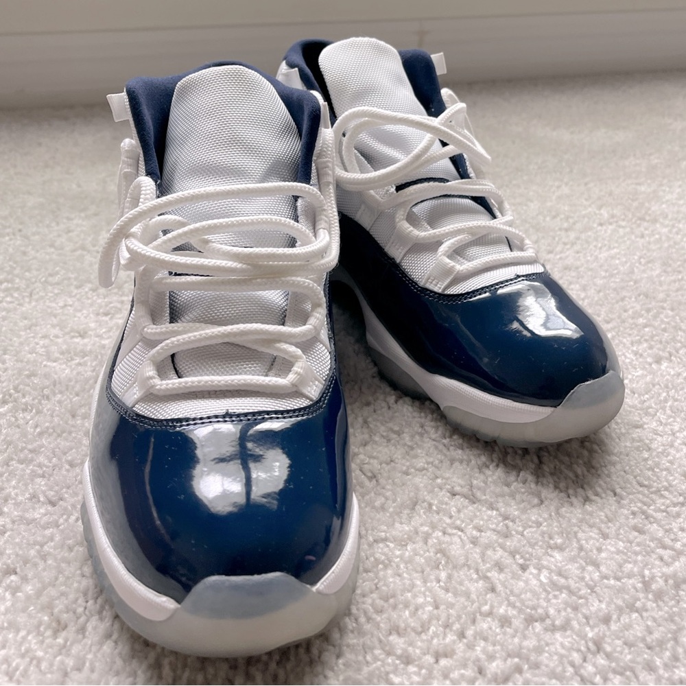 Jordan 11 Retro (UNC Win)